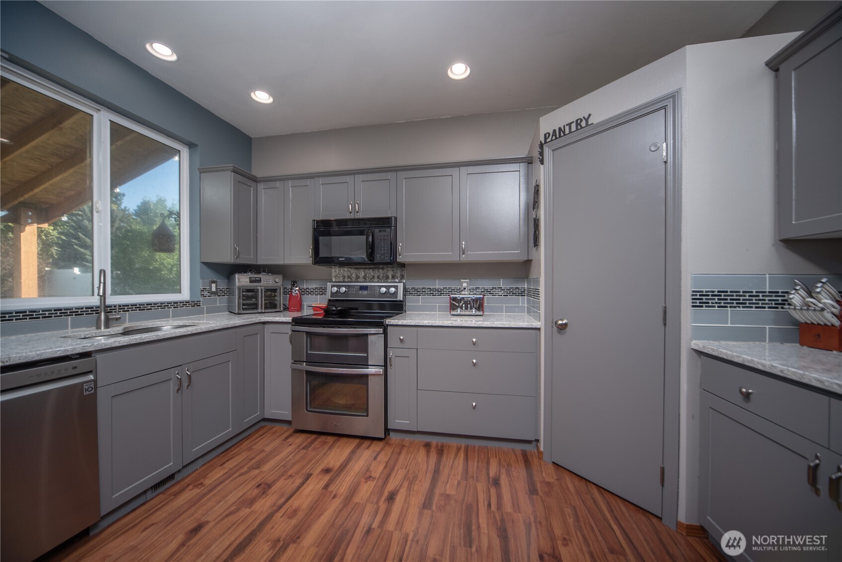 1511 E Seattle Avenue Property Photo 9