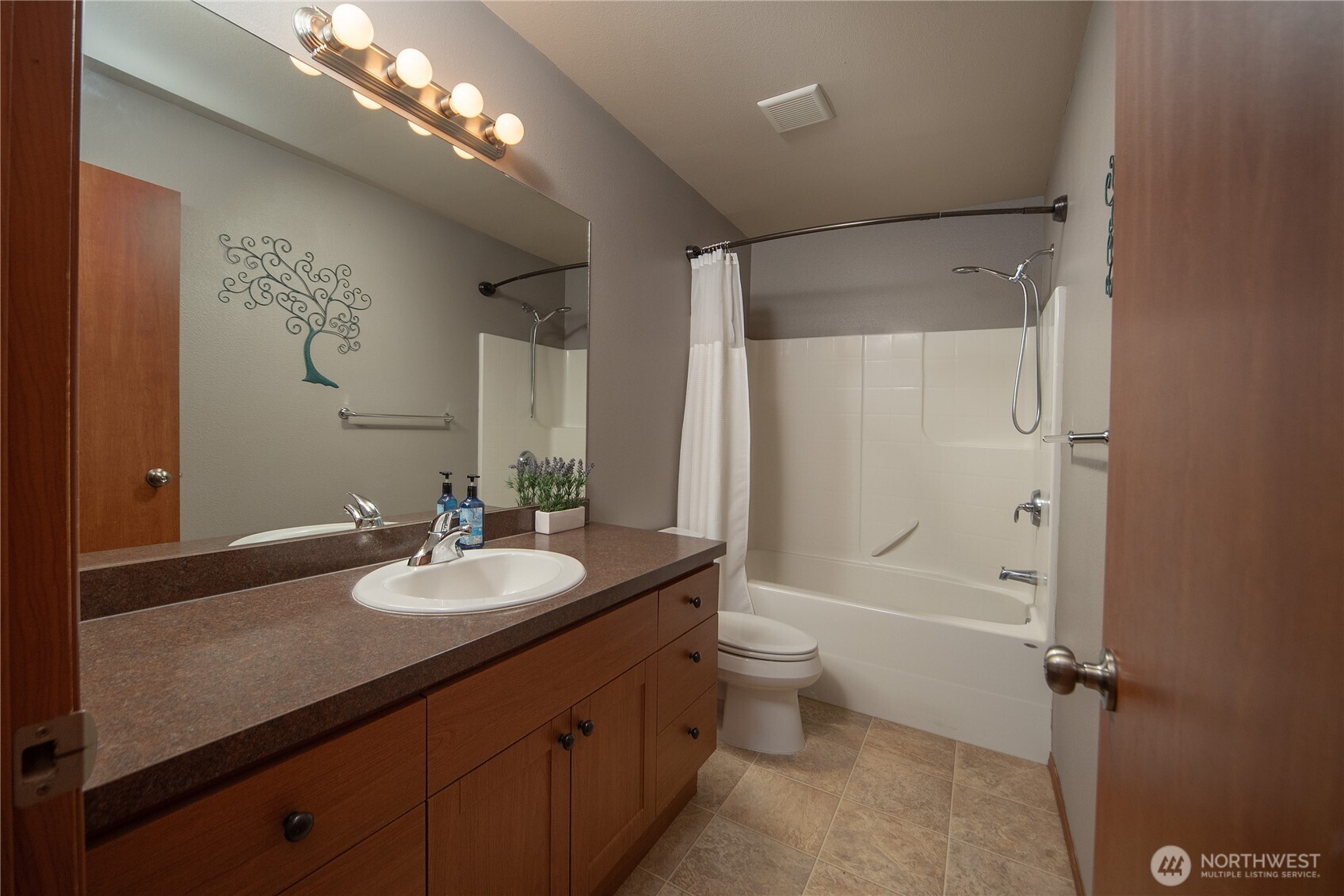1511 E Seattle Avenue Property Photo 17