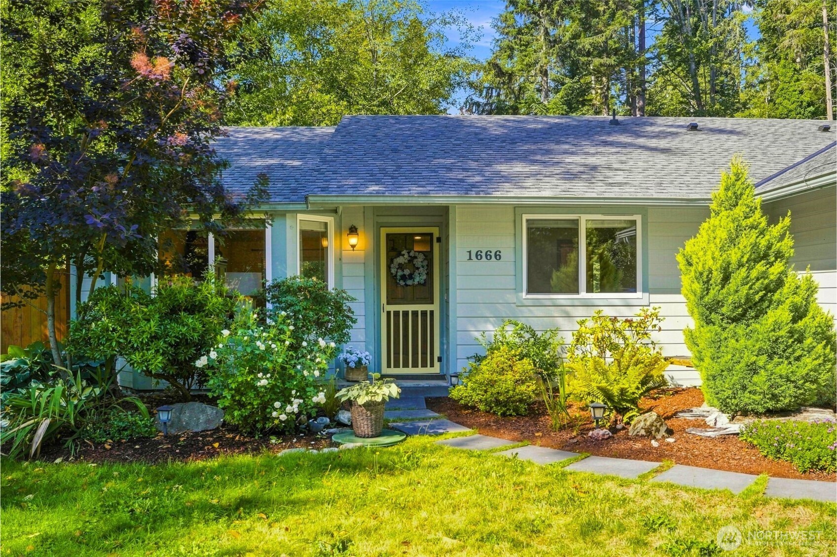1666 Vine Maple Lane Property Photo 2