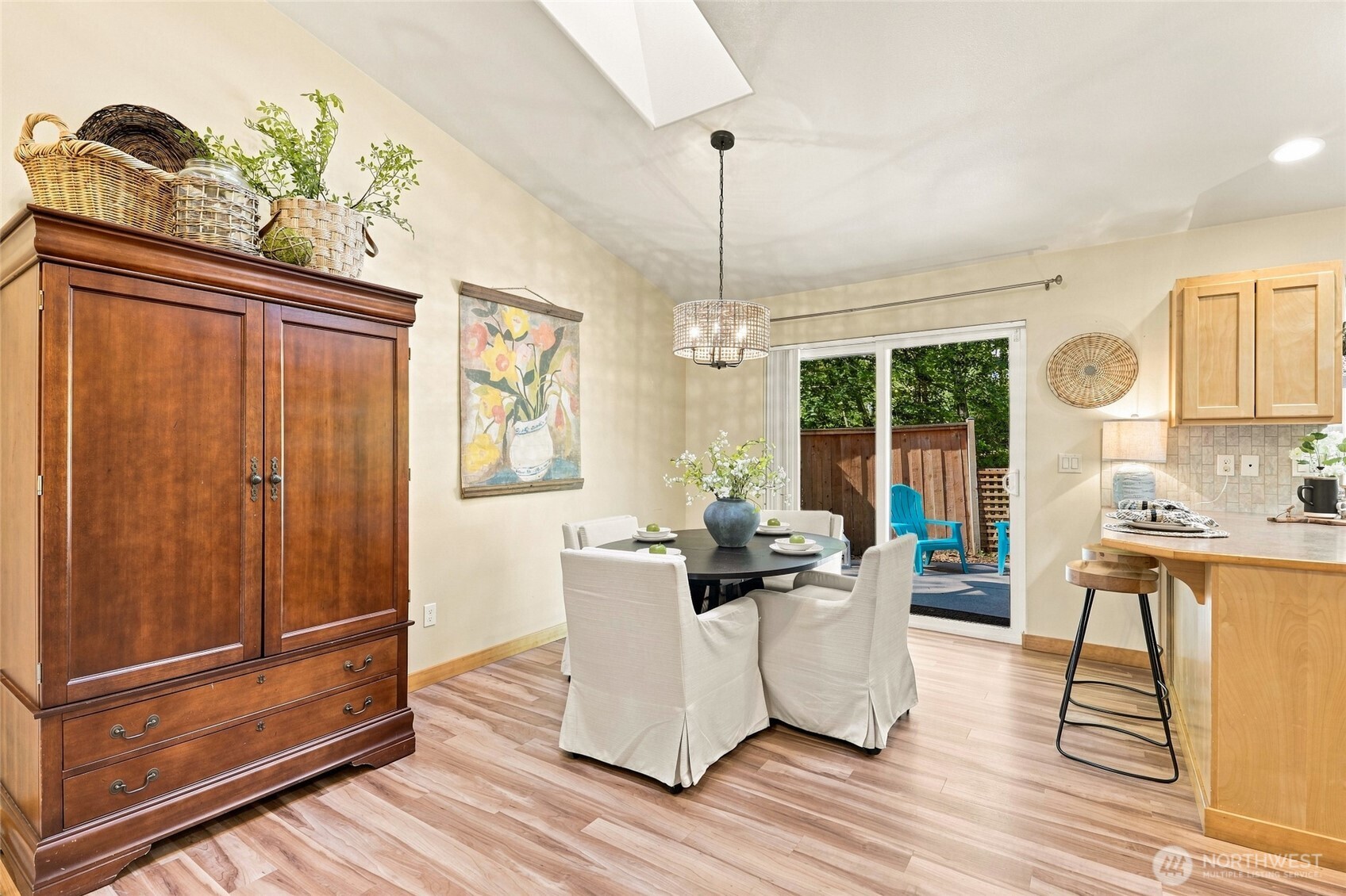 1666 Vine Maple Lane Property Photo 4