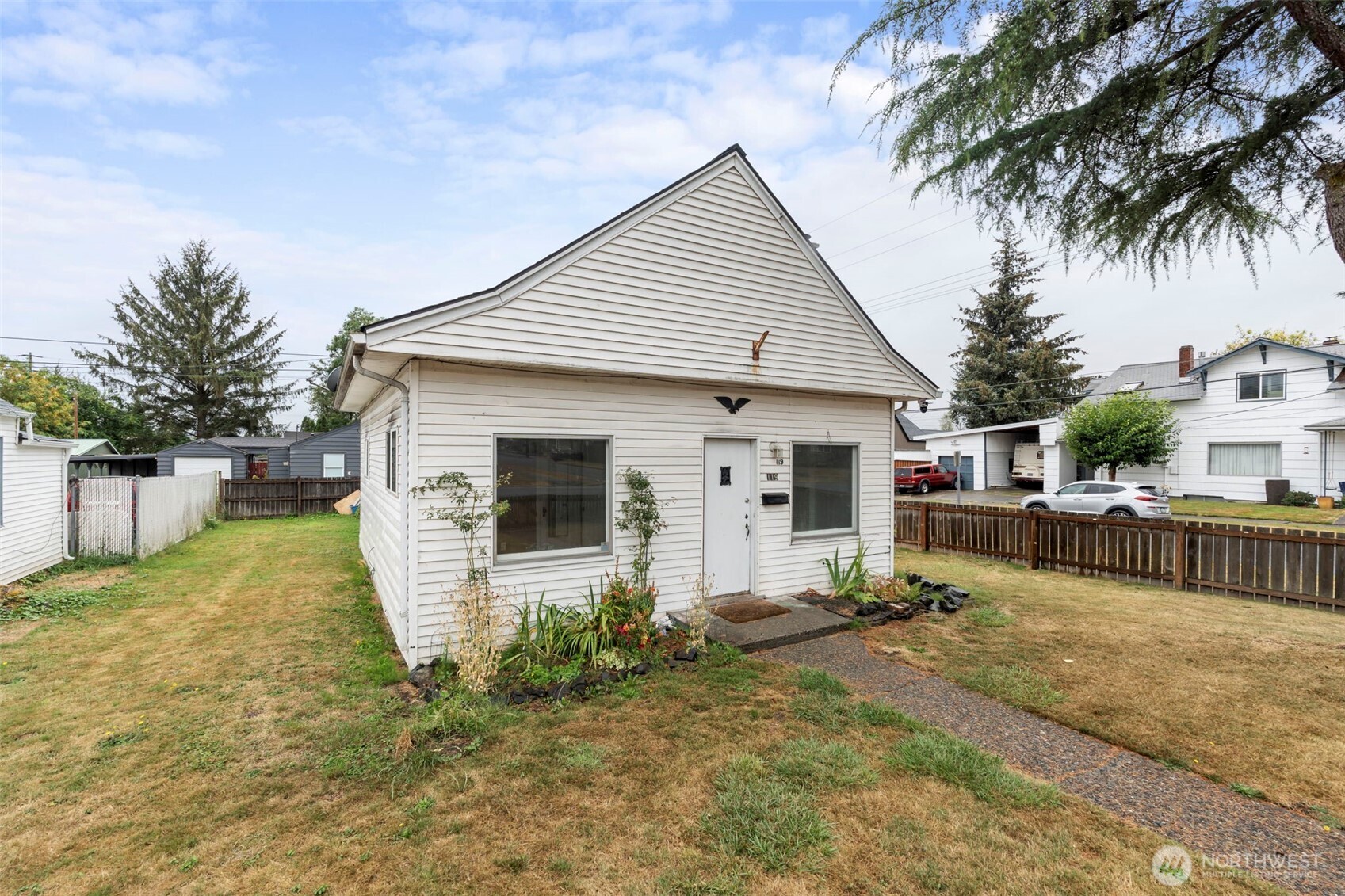 119 Sw Cascade Avenue Property Photo 1