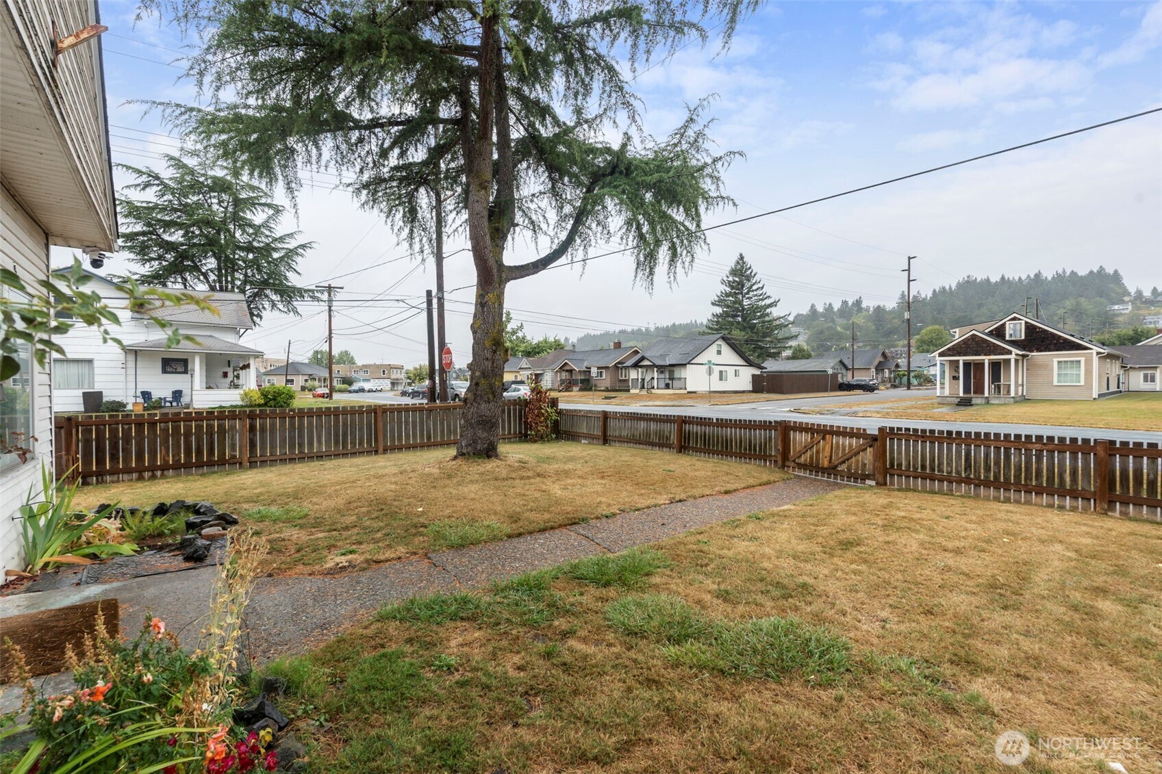 119 Sw Cascade Avenue Property Photo 4