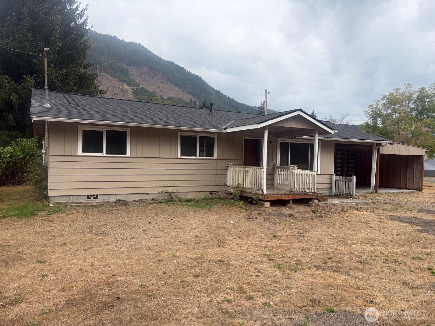 900 Mountain Loop Hwy Property Photo 3