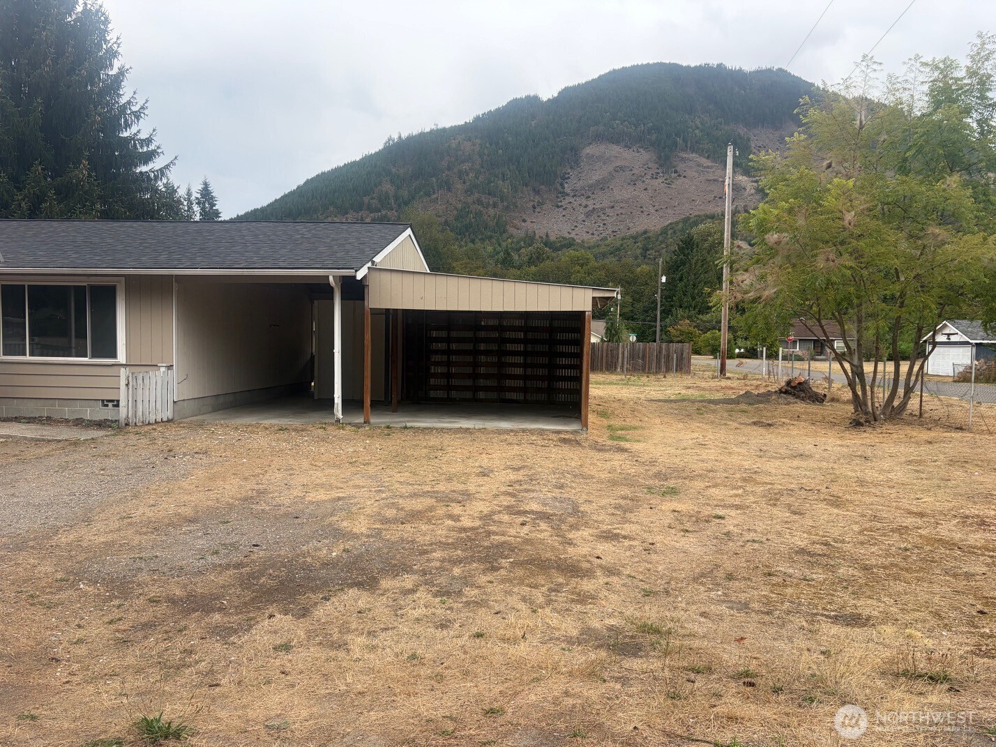900 Mountain Loop Hwy Property Photo 4