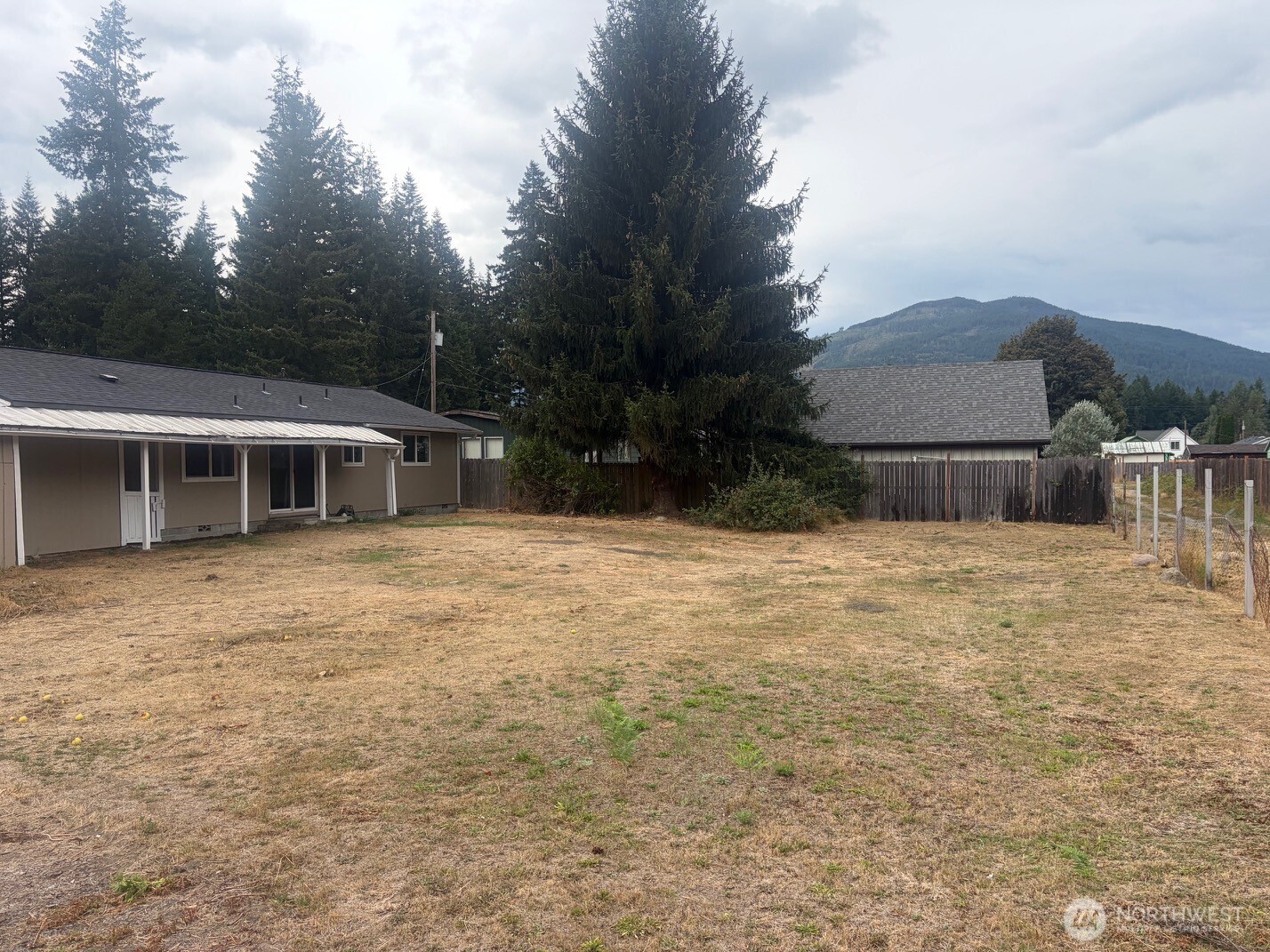 900 Mountain Loop Hwy Property Photo 6