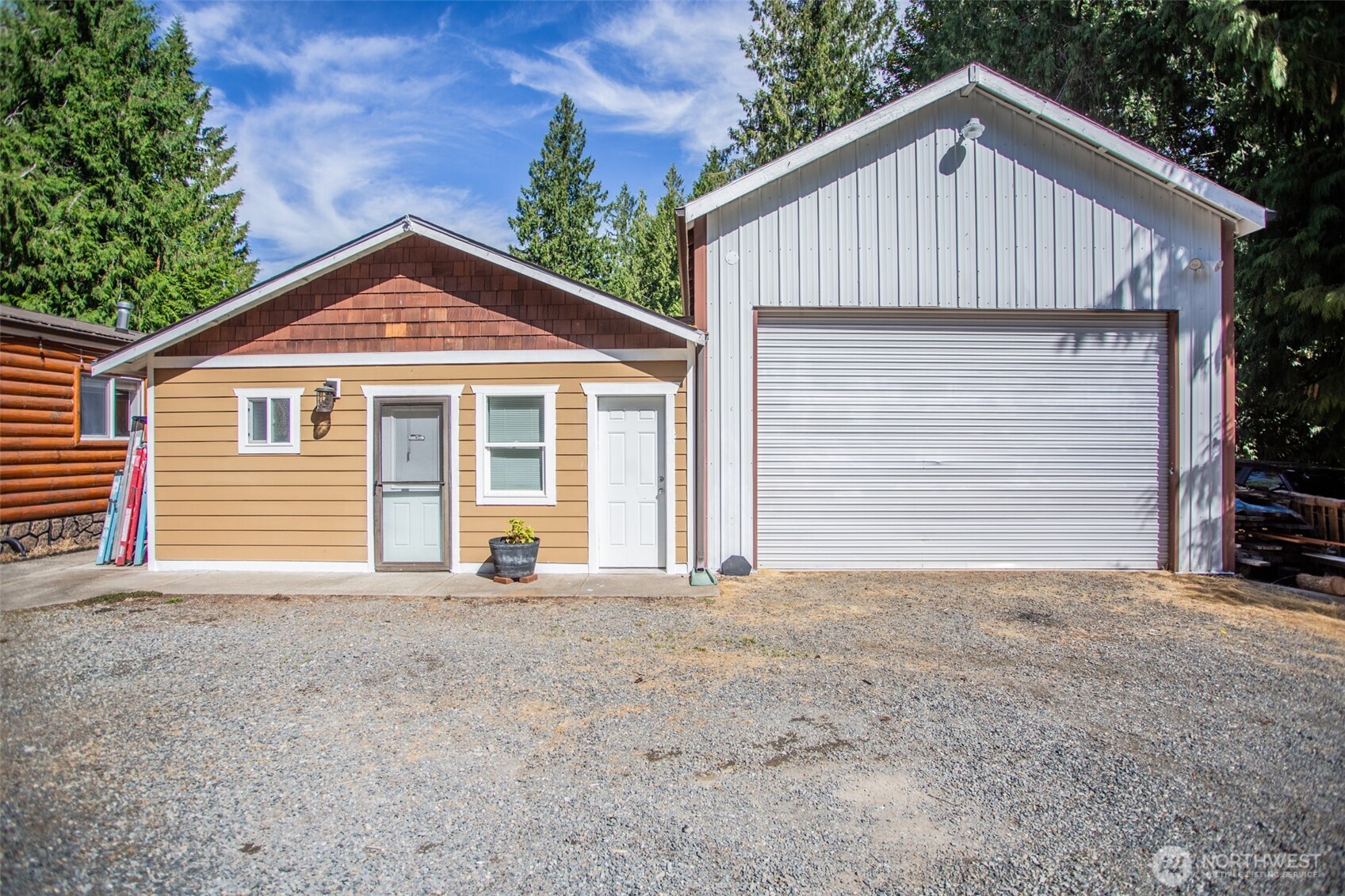 18716 215th Avenue Property Photo 4