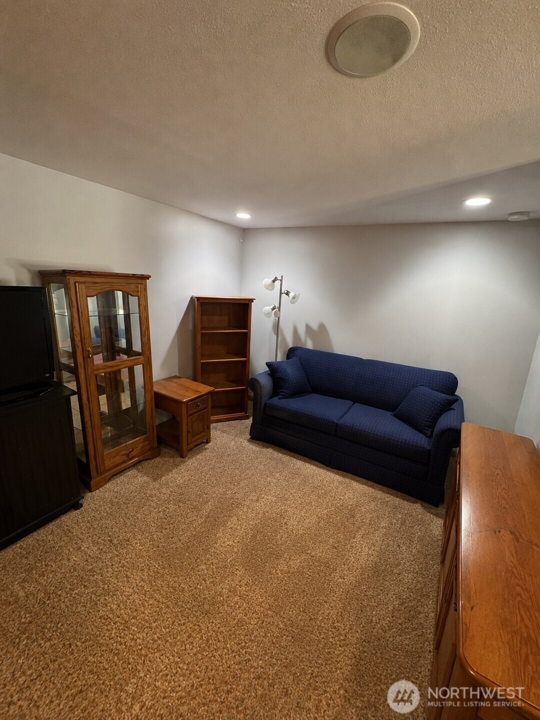 18716 215th Avenue Property Photo 6