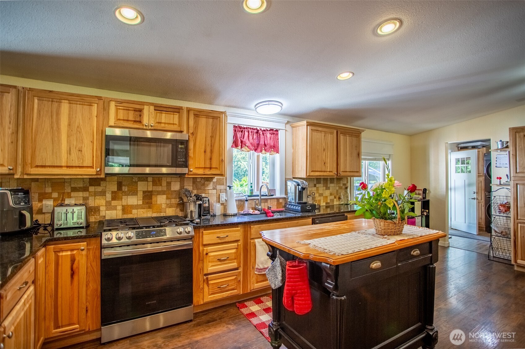 18716 215th Avenue Property Photo 12