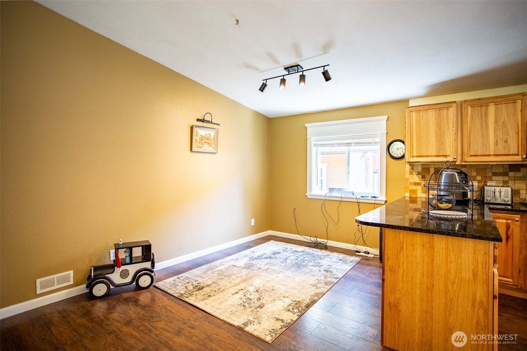 18716 215th Avenue Property Photo 17