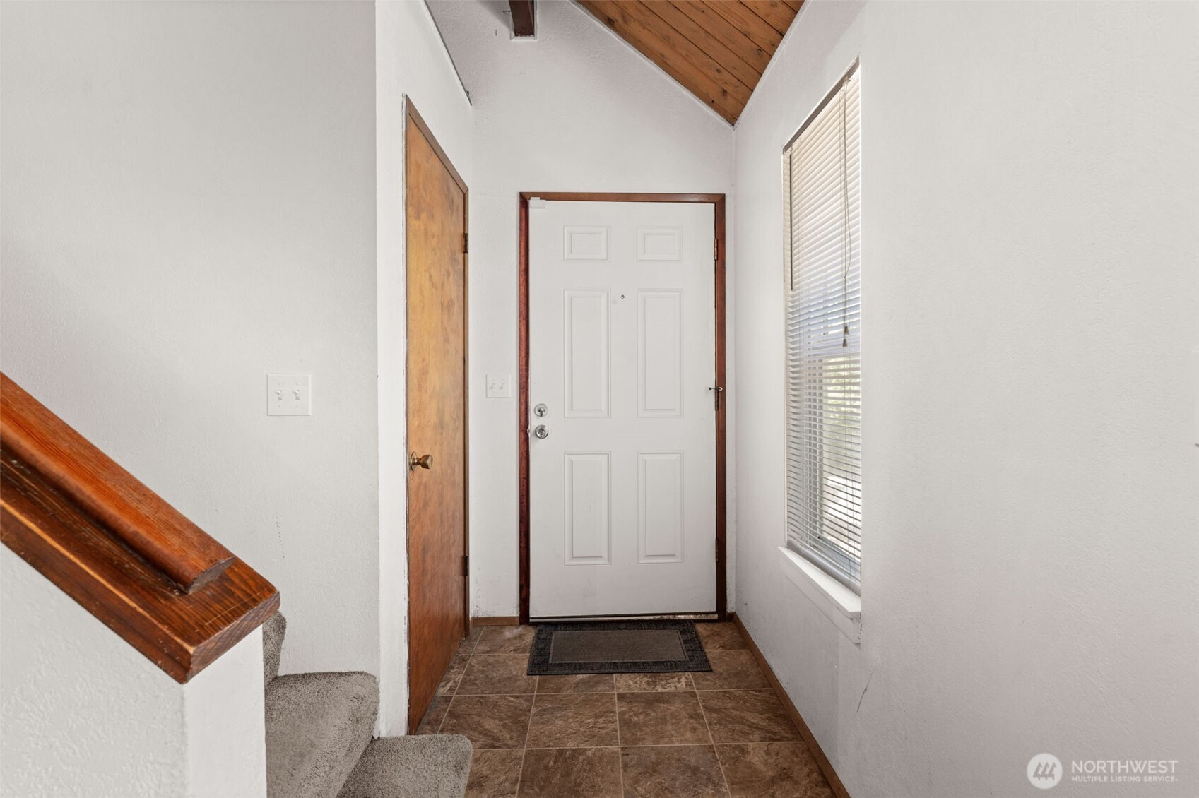 5117 5119 84th Street Property Photo 4
