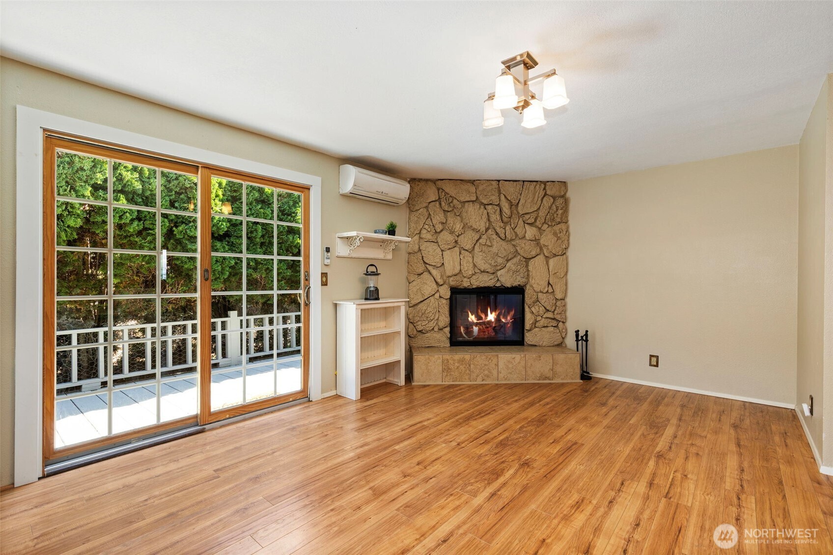 150 N Rhododendron Drive Property Photo 21