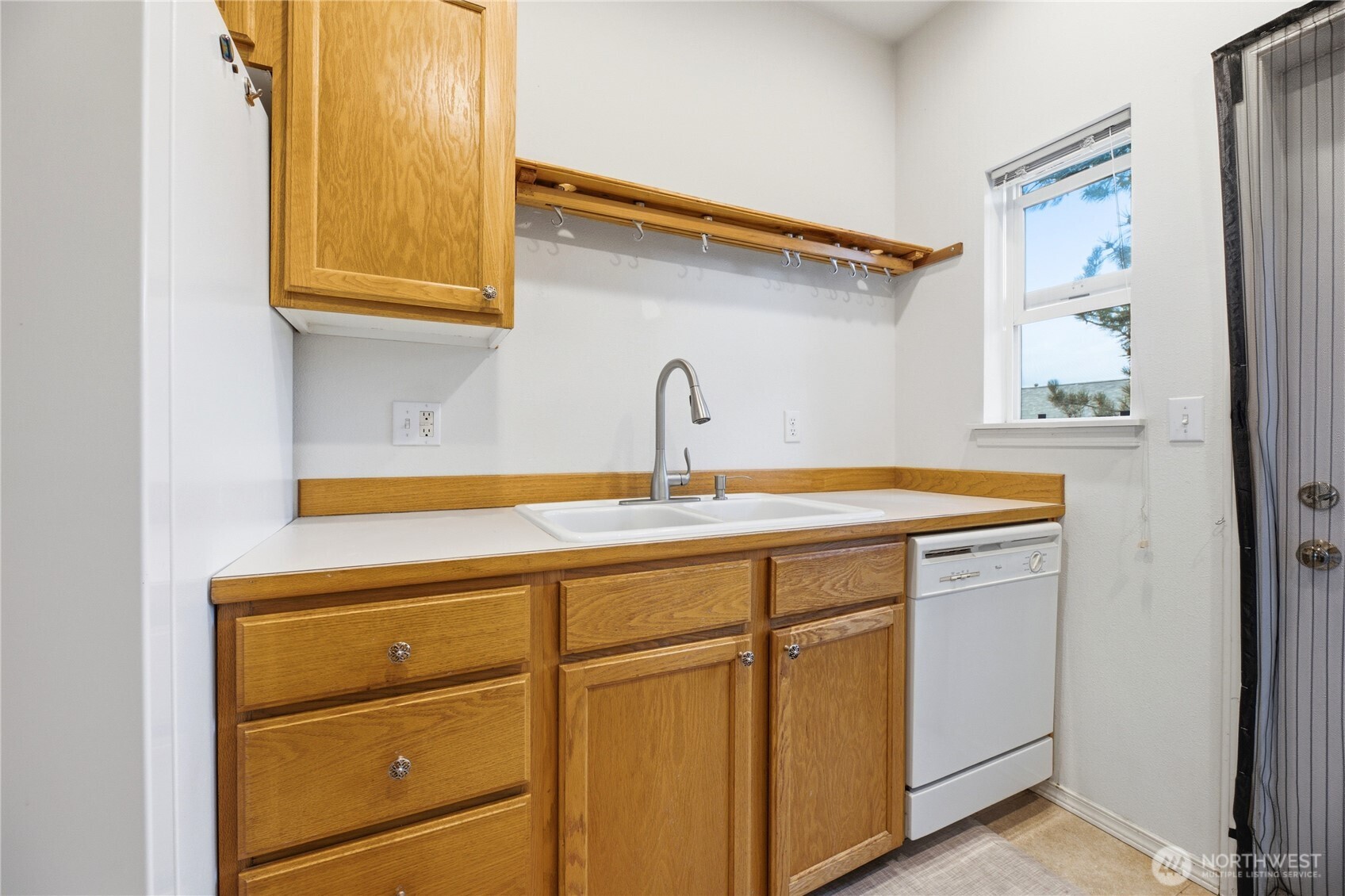 2309 Milton Way Unit F Property Photo 10