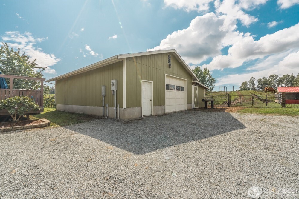 17166 Dike Road Property Photo 9