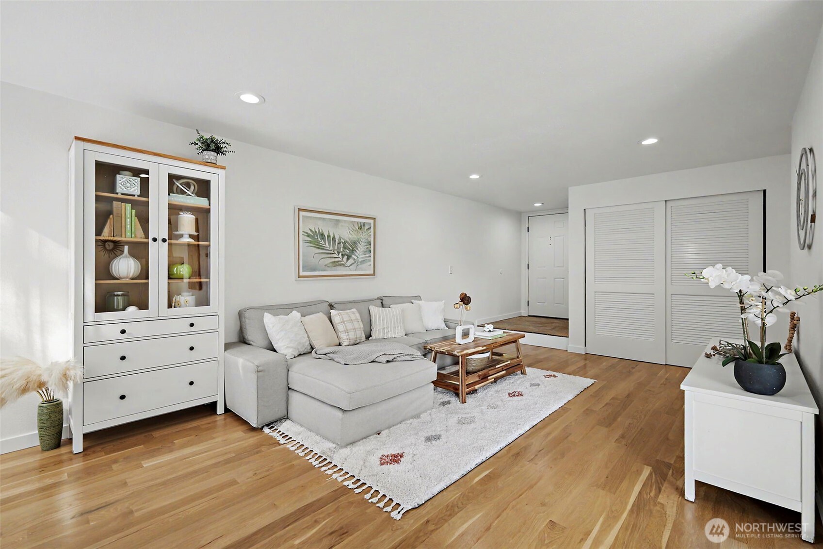 2815 Forest Ridge Drive Property Photo 4