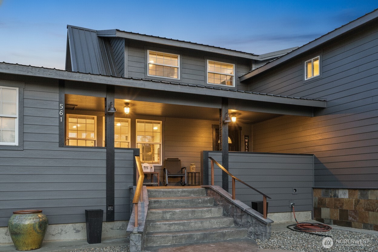 561 3rd Street Property Photo 2
