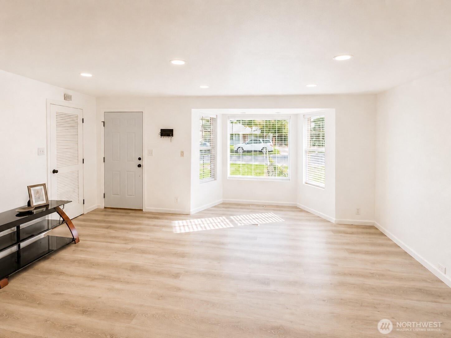 1331 E Larch Street Property Photo 3