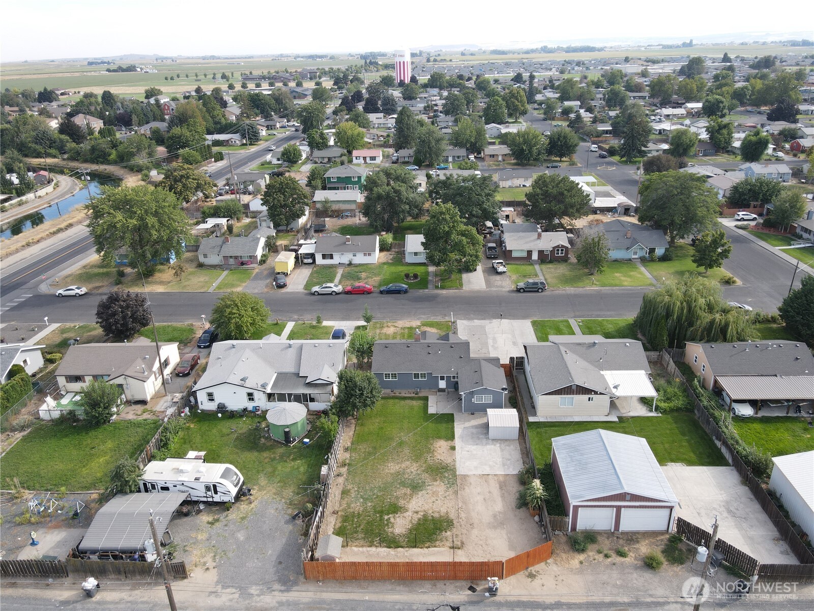 1331 E Larch Street Property Photo 6