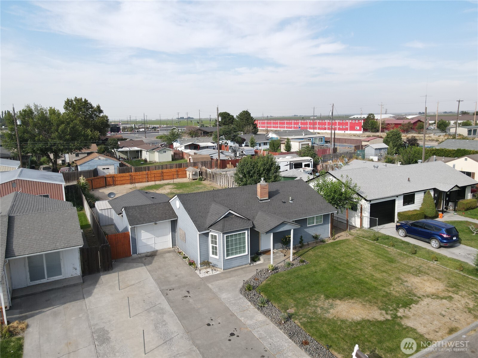 1331 E Larch Street Property Photo 7