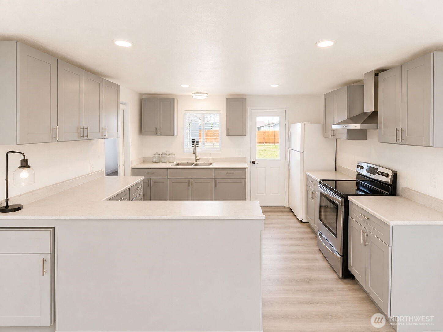 1331 E Larch Street Property Photo 8
