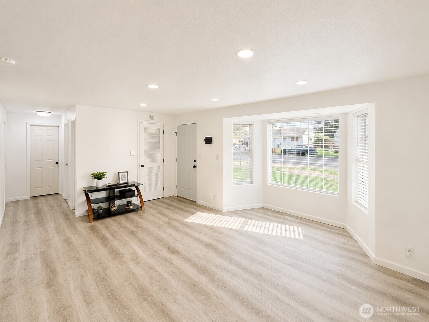 1331 E Larch Street Property Photo 9