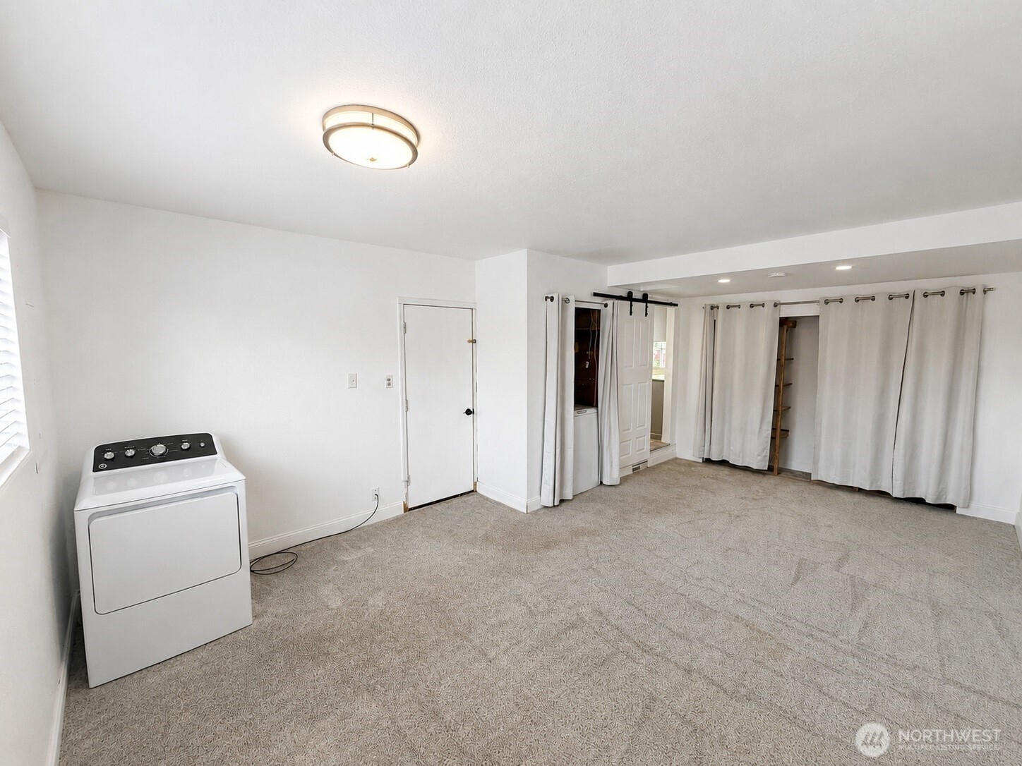 1331 E Larch Street Property Photo 12