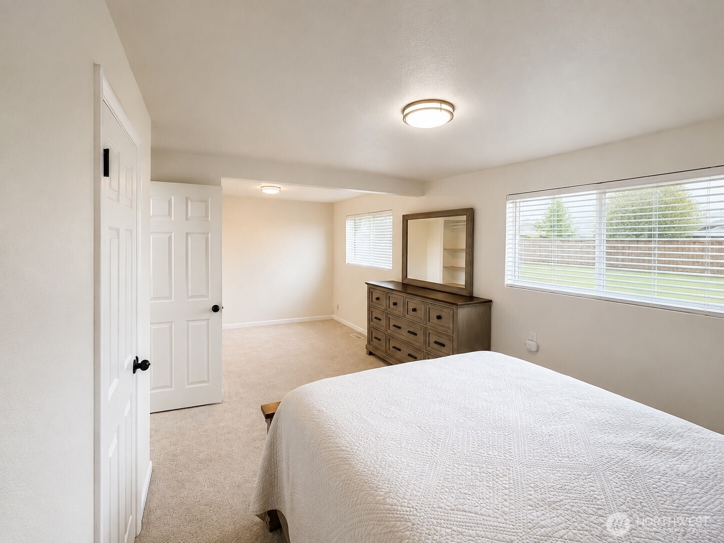 1331 E Larch Street Property Photo 13