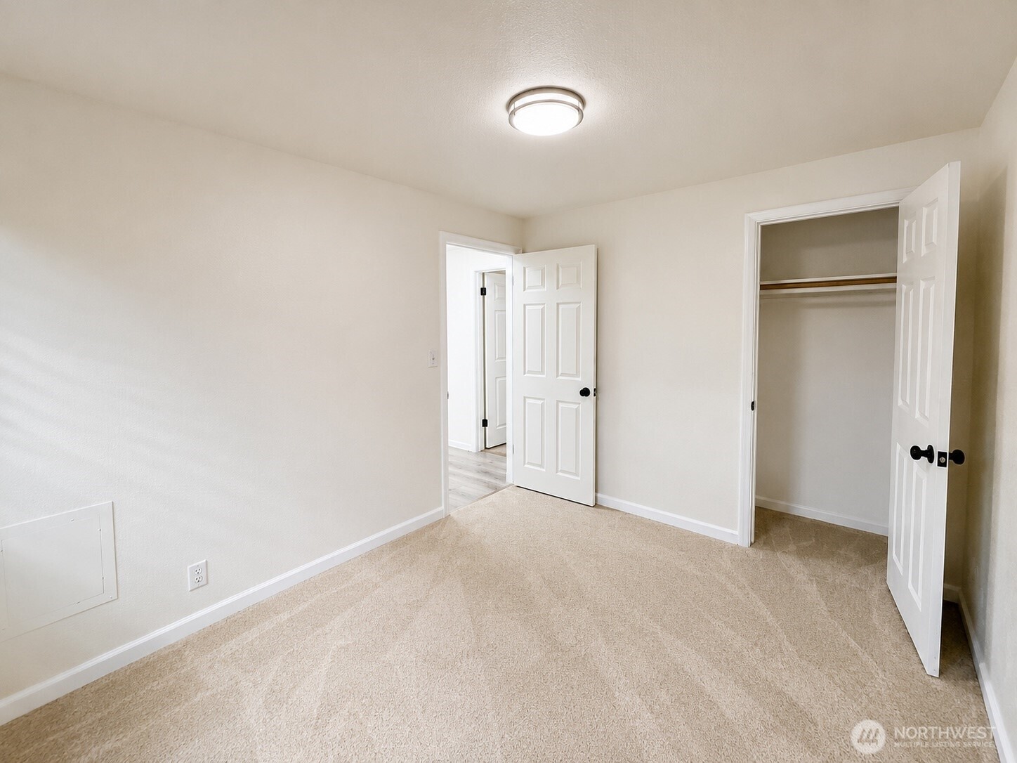 1331 E Larch Street Property Photo 14