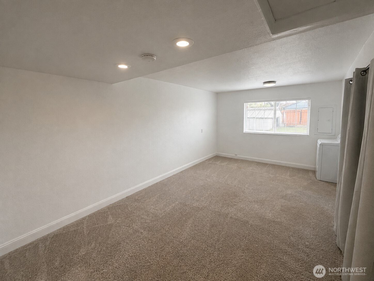 1331 E Larch Street Property Photo 15