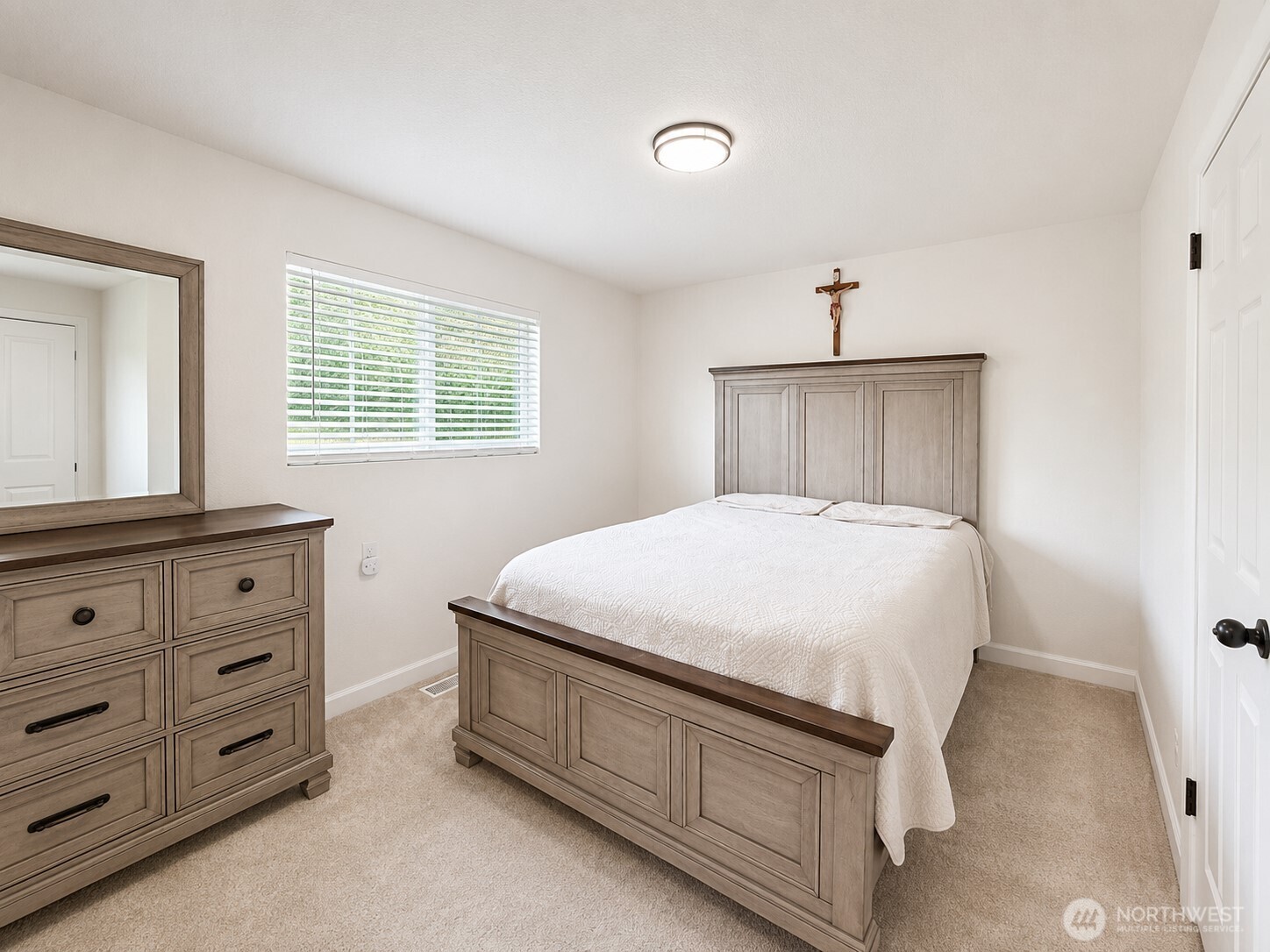 1331 E Larch Street Property Photo 17