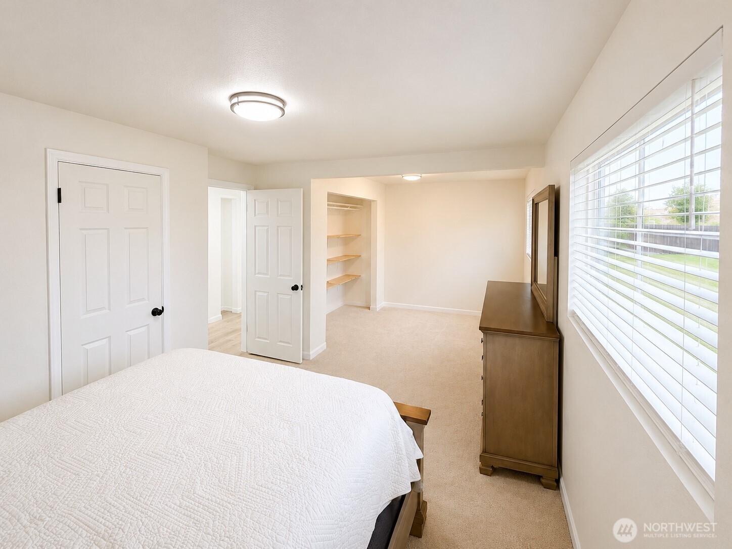 1331 E Larch Street Property Photo 18