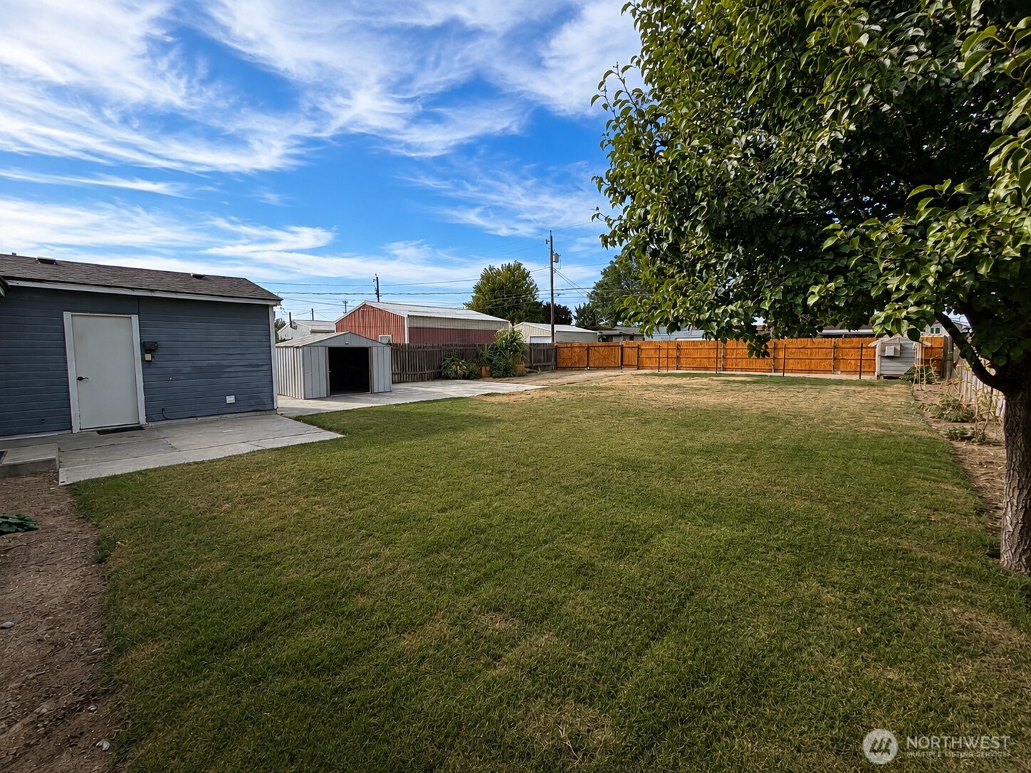 1331 E Larch Street Property Photo 23