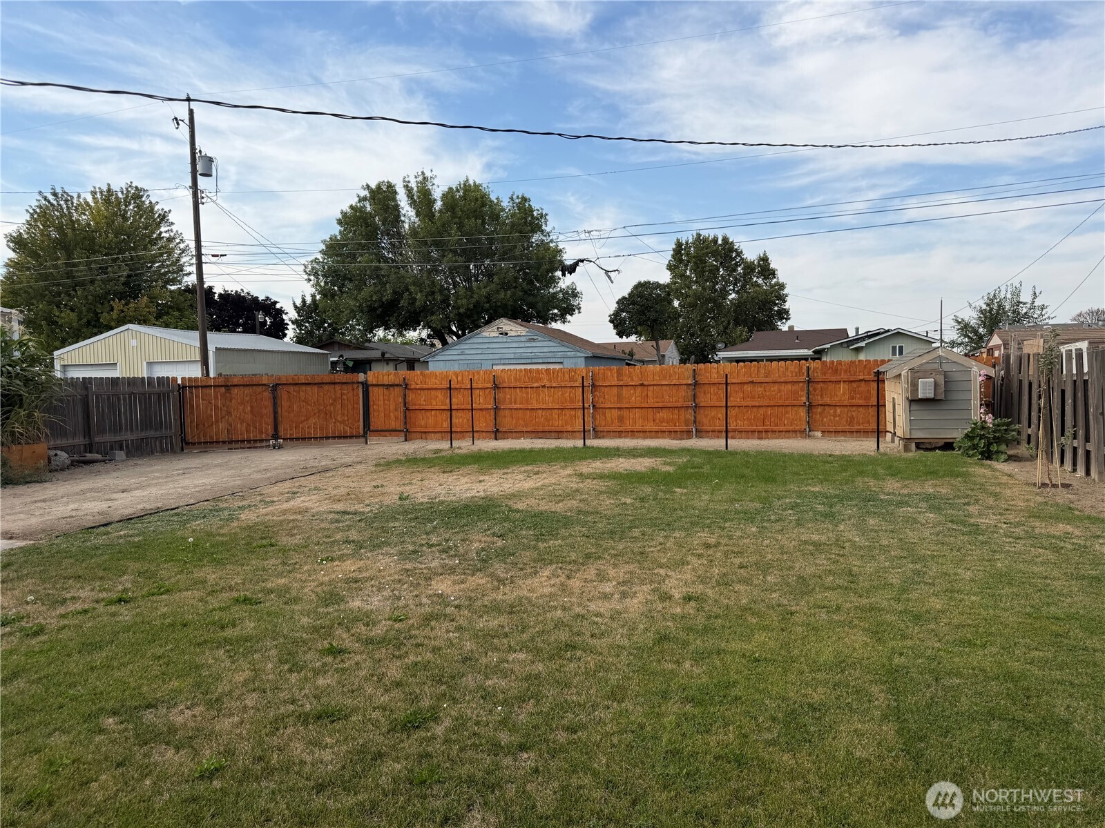 1331 E Larch Street Property Photo 26