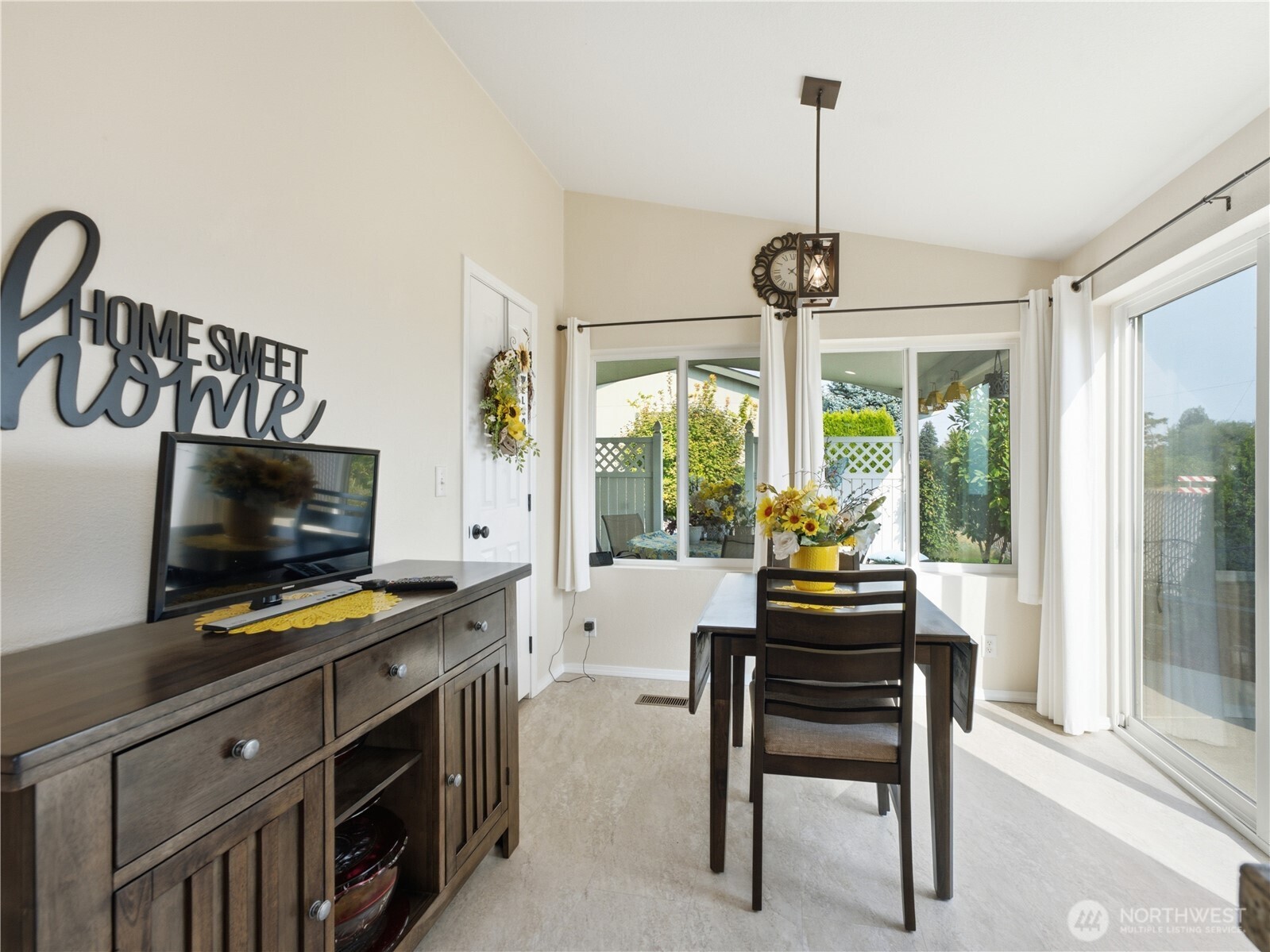554 Canyon Drive Property Photo 16
