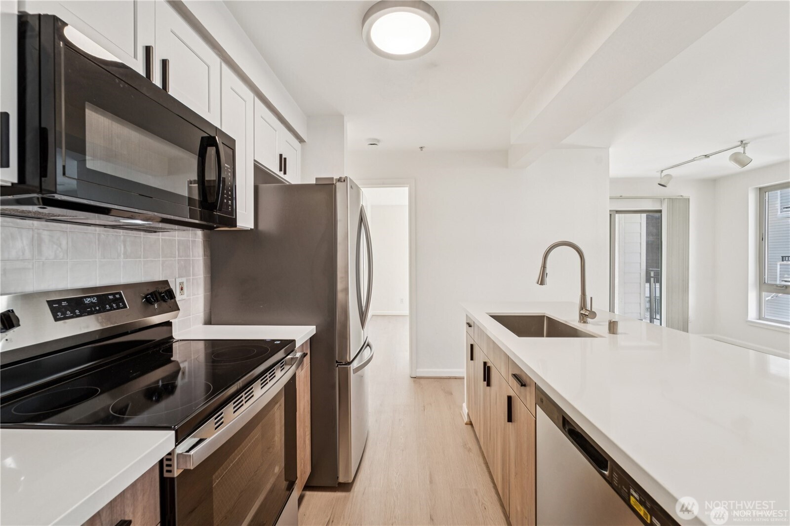 769 Hayes Street 405 Property Photo 2