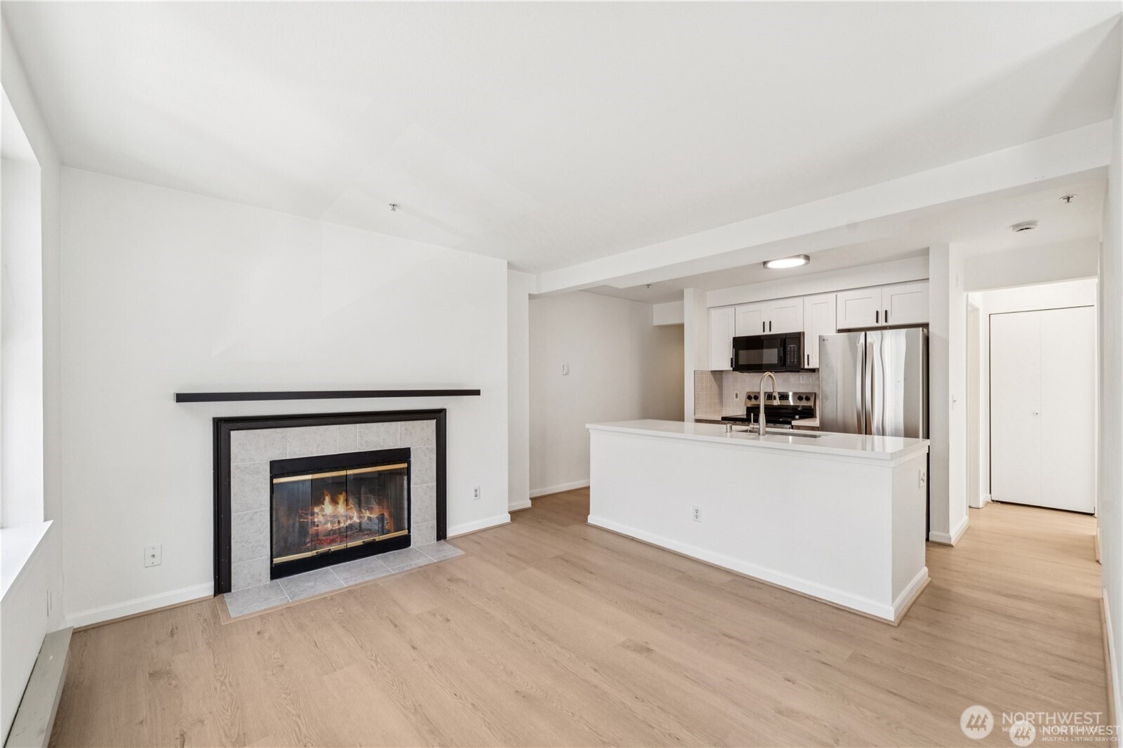 769 Hayes Street 405 Property Photo 6