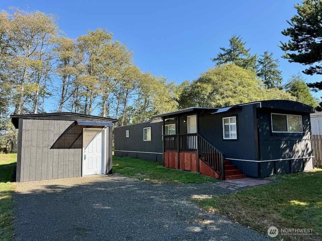 210 E Rain Street Property Photo 1