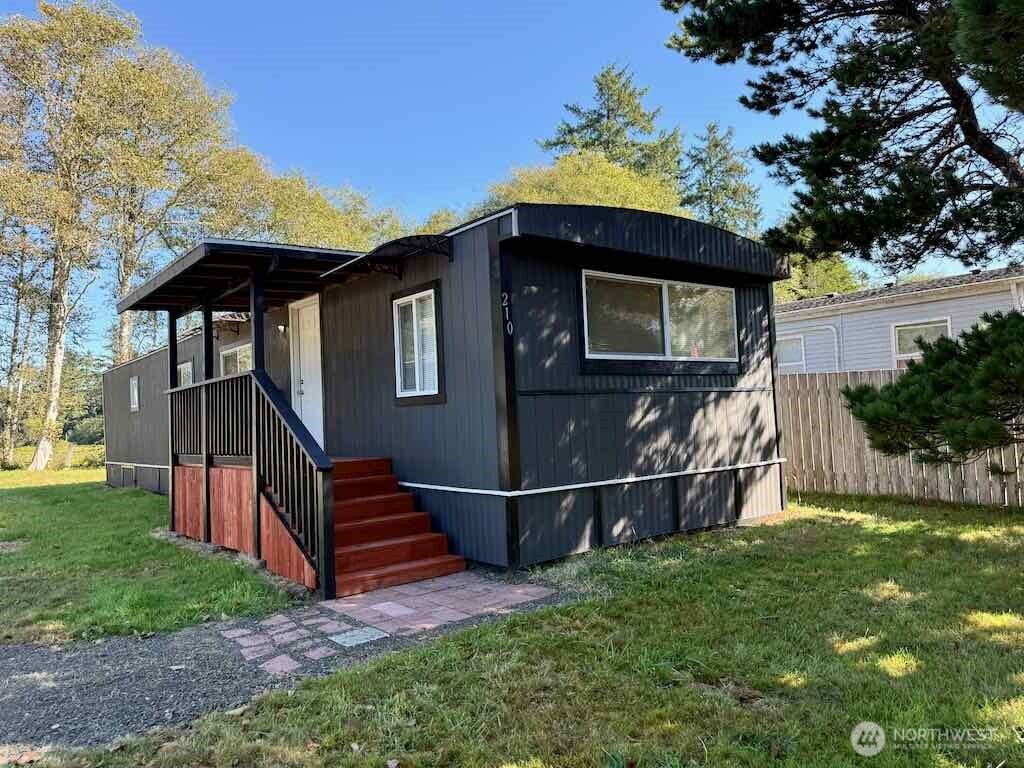 210 E Rain Street Property Photo 7