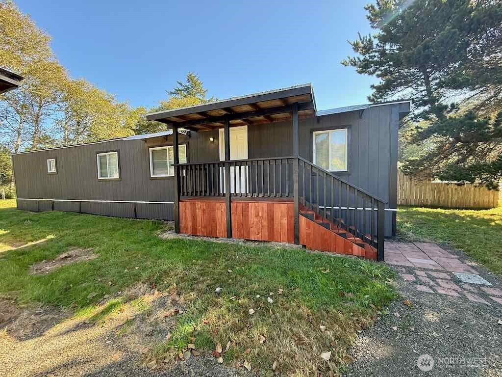 210 E Rain Street Property Photo 8