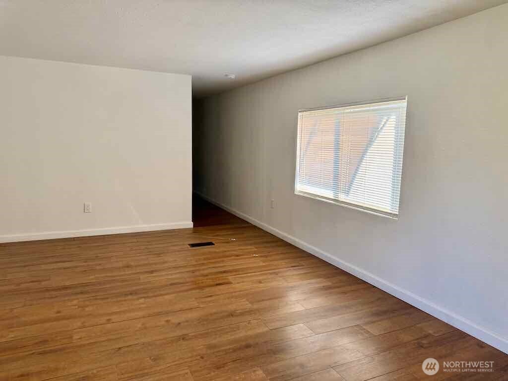 210 E Rain Street Property Photo 10
