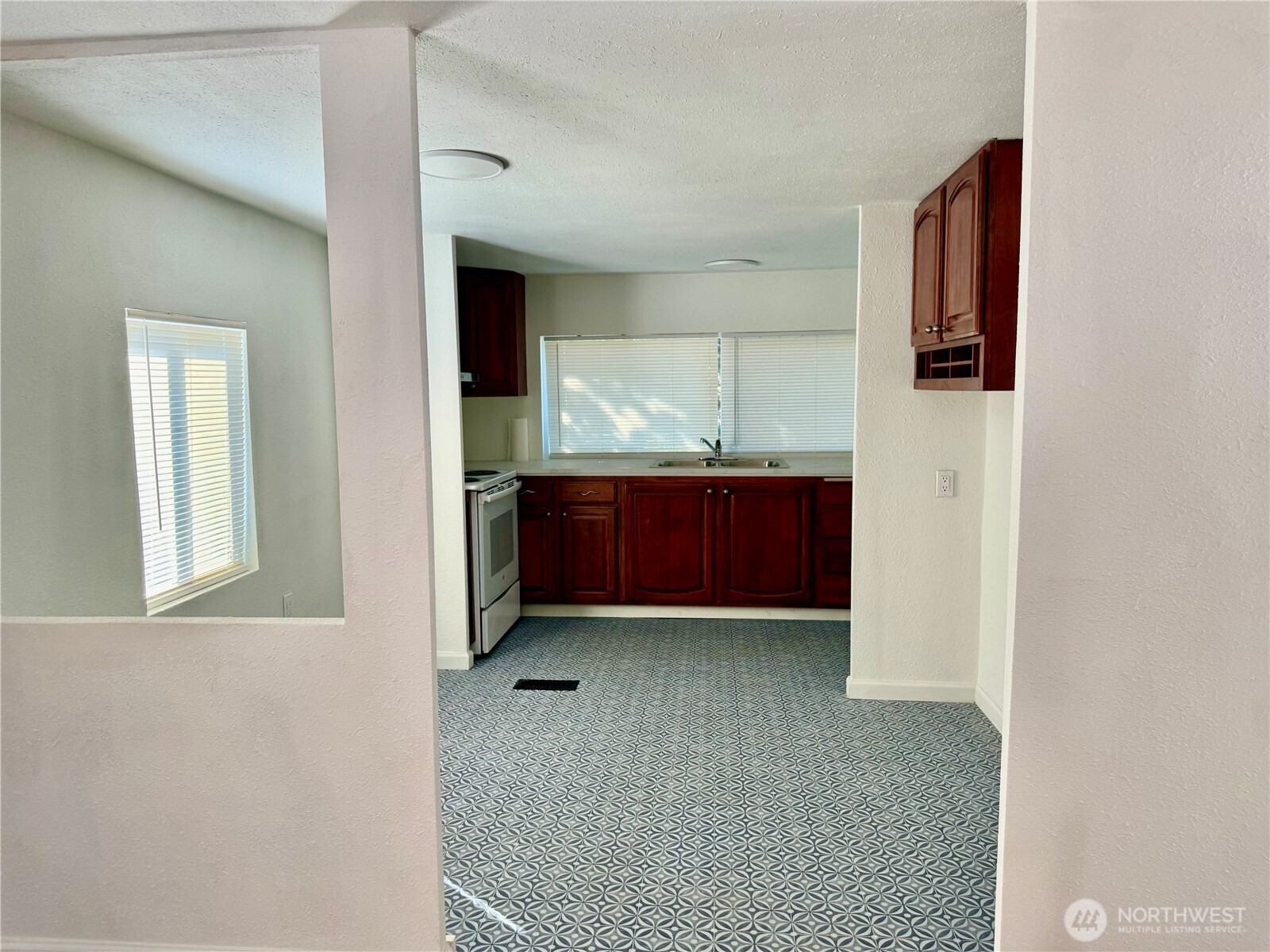 210 E Rain Street Property Photo 13