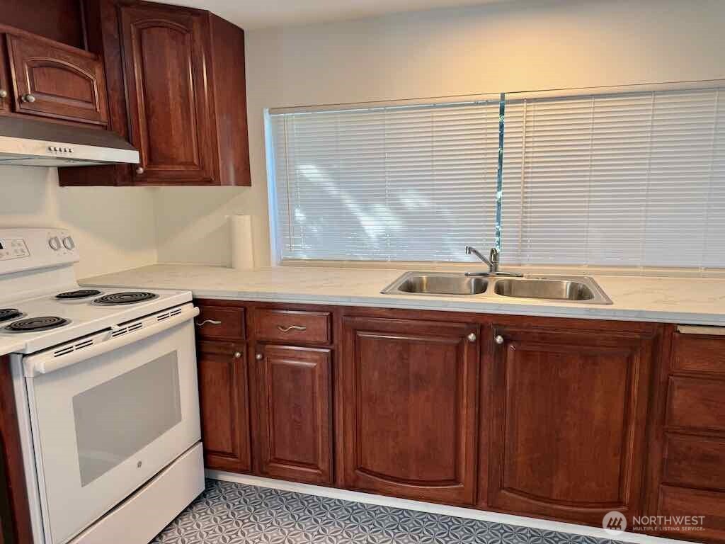 210 E Rain Street Property Photo 14