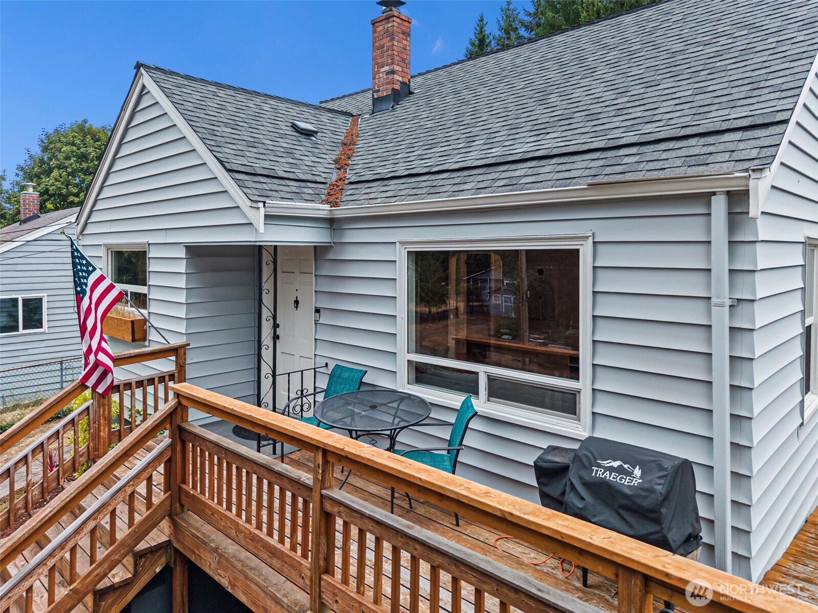 224 Bremerton Boulevard Property Photo 3