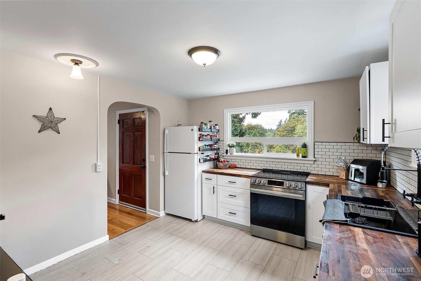 224 Bremerton Boulevard Property Photo 6