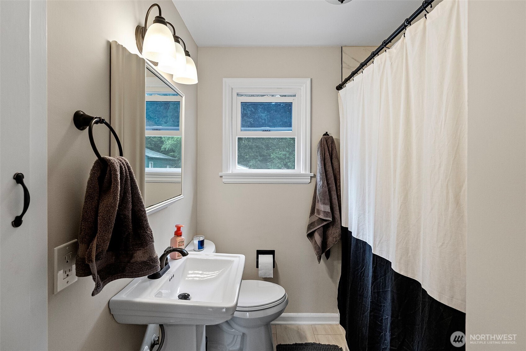 224 Bremerton Boulevard Property Photo 11