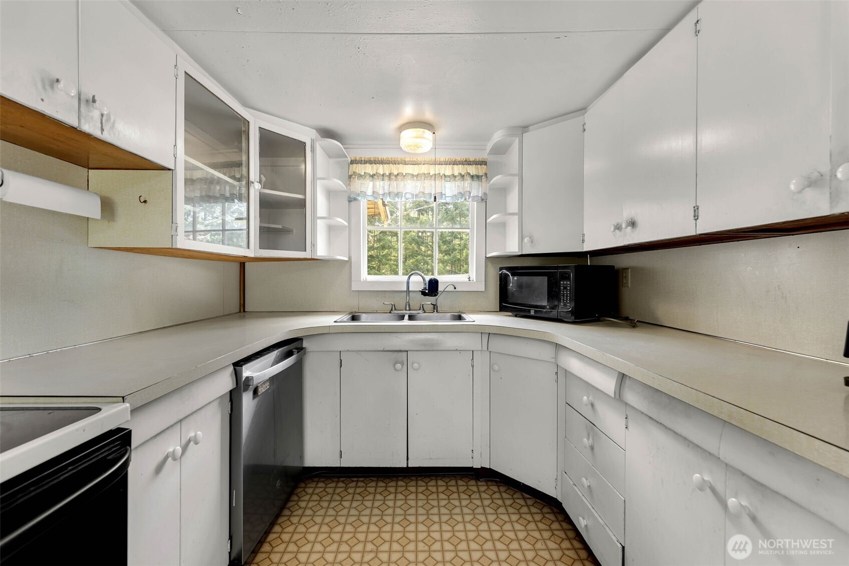 211 Young Road Property Photo 10