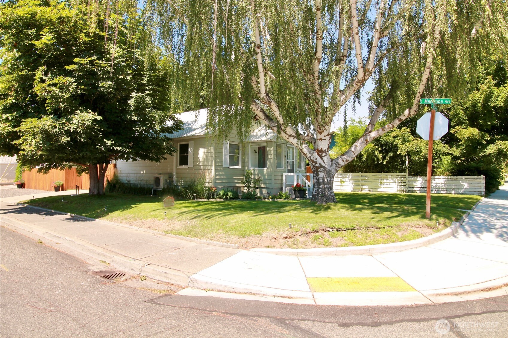 411 S Sprague Street Property Photo 2