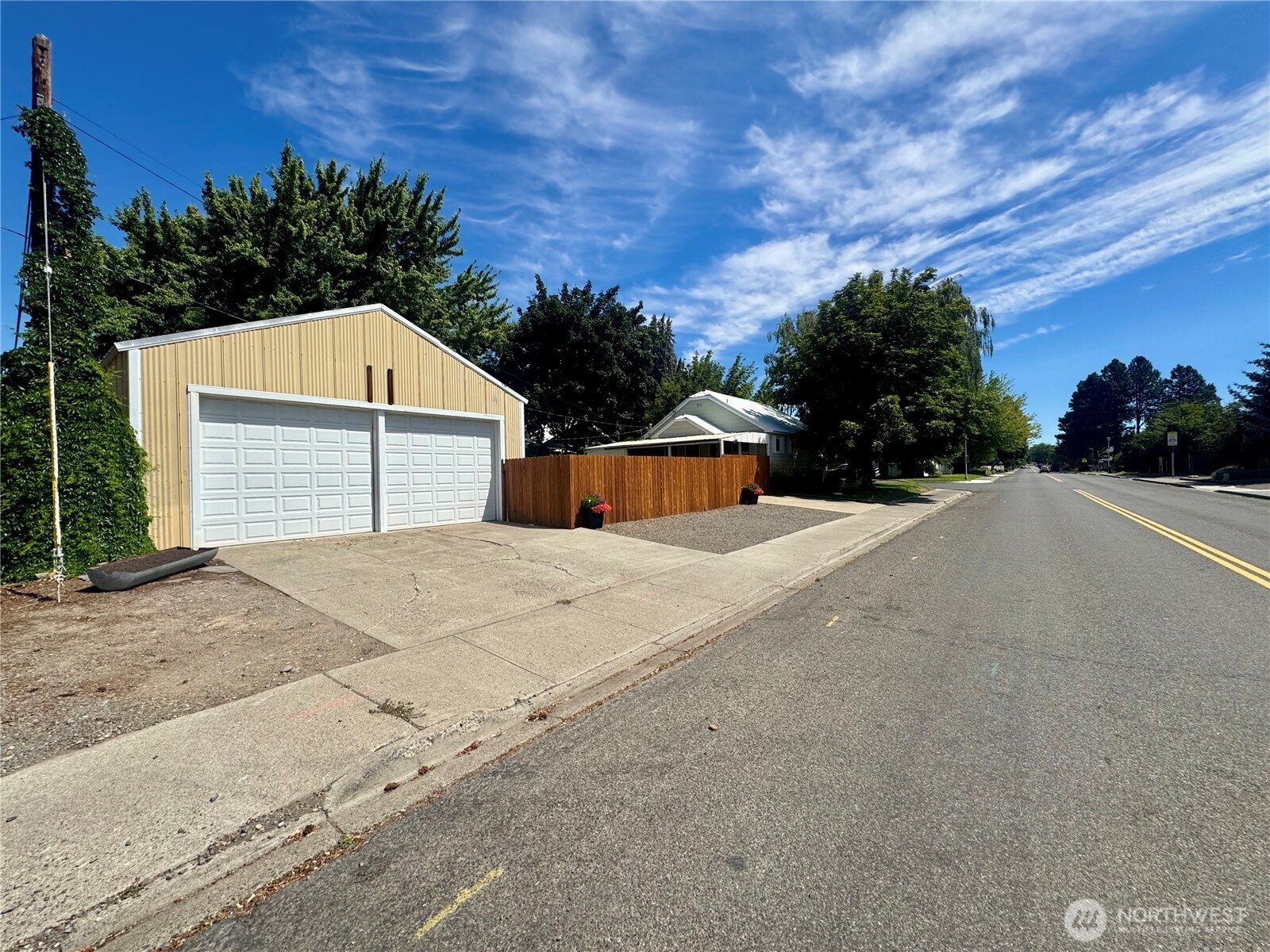 411 S Sprague Street Property Photo 3