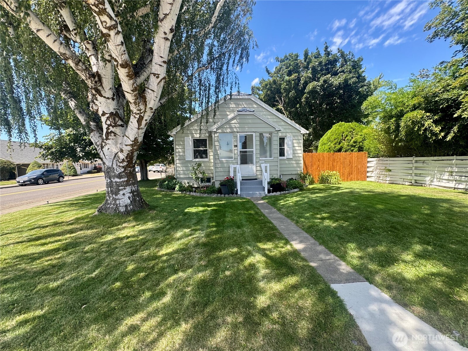 411 S Sprague Street Property Photo 8