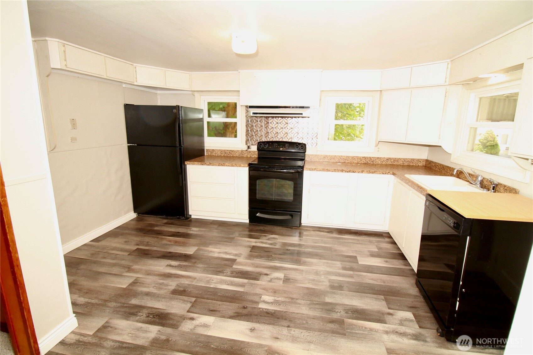 411 S Sprague Street Property Photo 18