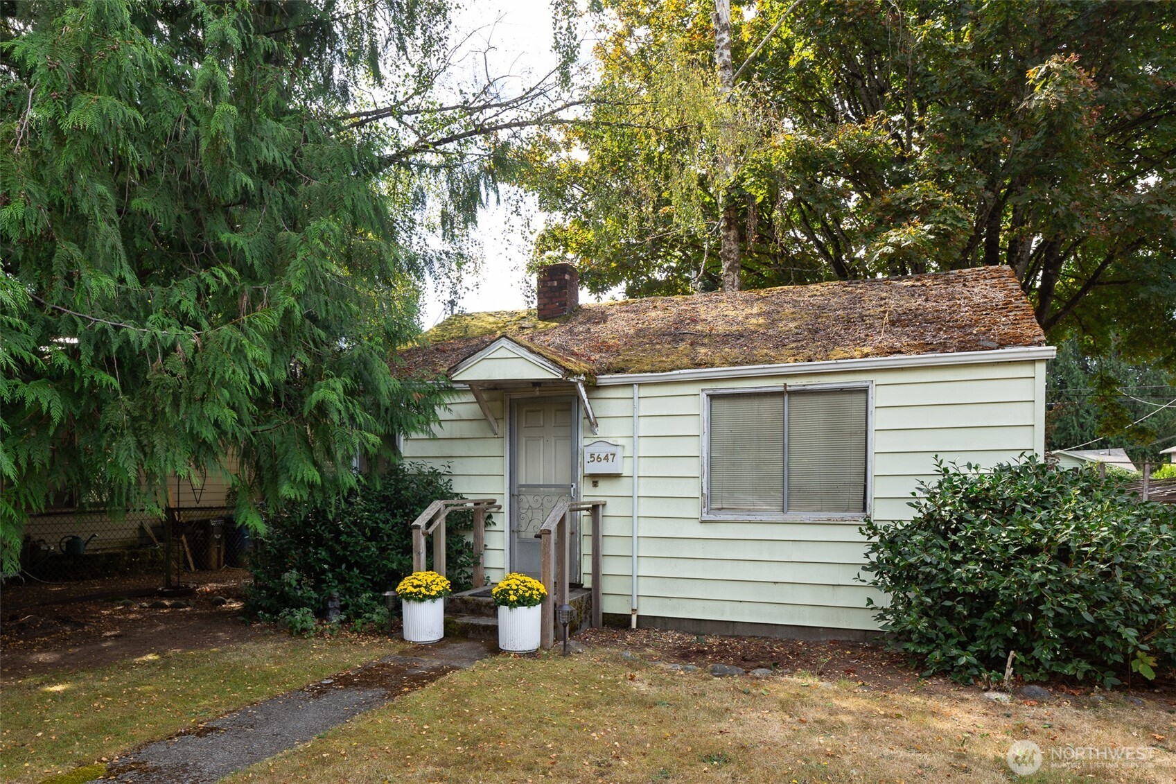 5647 38th Avenue Property Photo 1